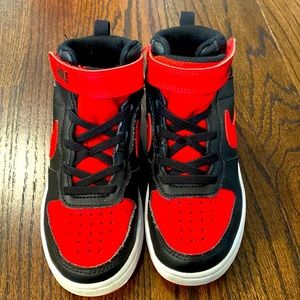 BOYS' NIKE LITTLE KID COURT BOROUGH MID 2 SNEAKERS - SIZE 12